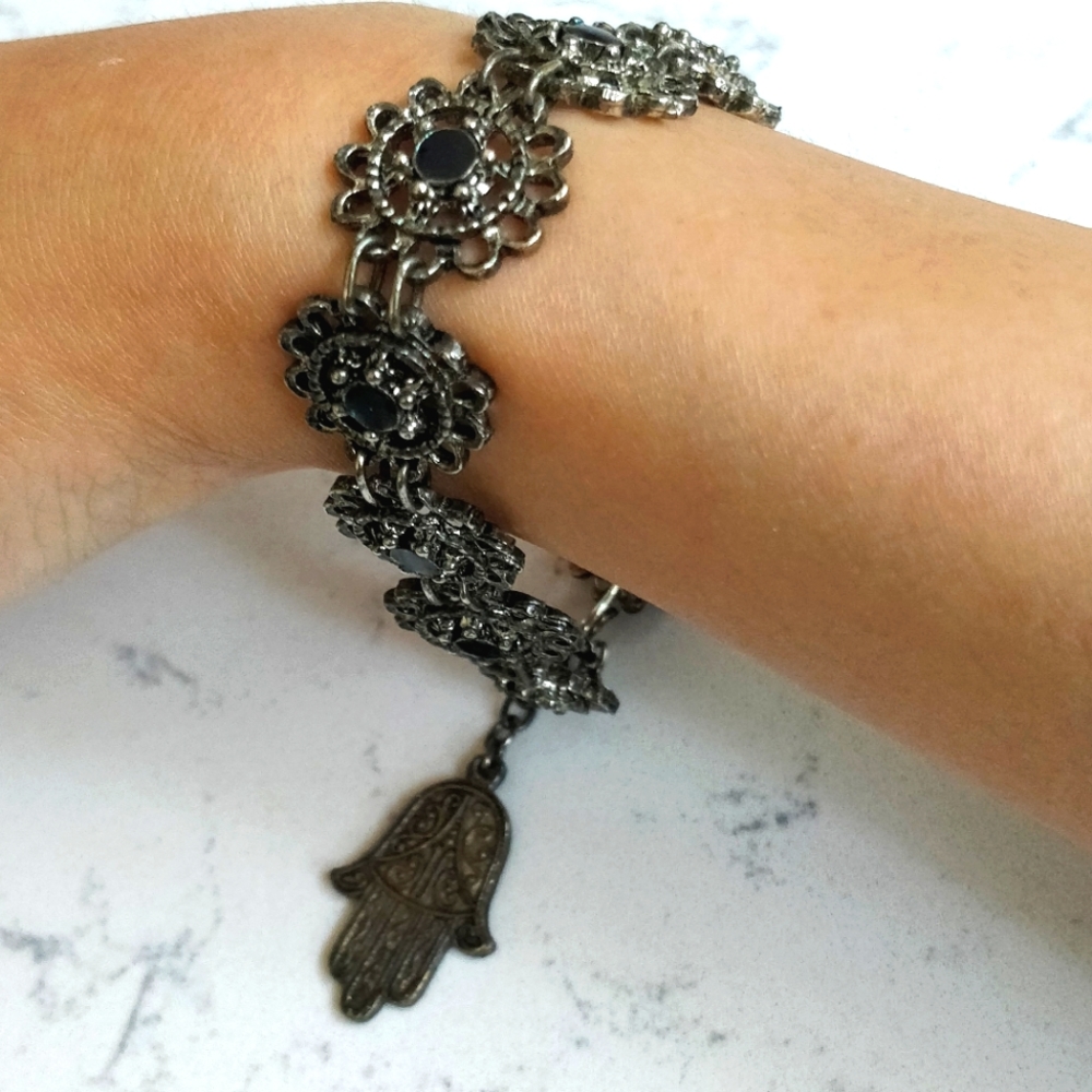 (3/$15) Vintage palm detail floral bracelet